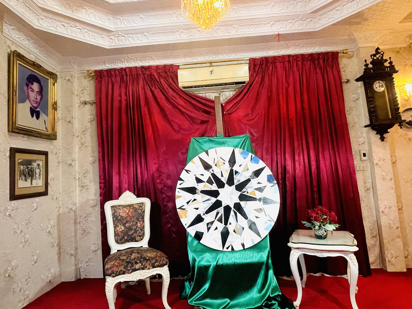 100cm x 100cm Round Ideal cut Heart &amp; Arrow White Diamond Oil Painting on Canvas "Champion of Progress"